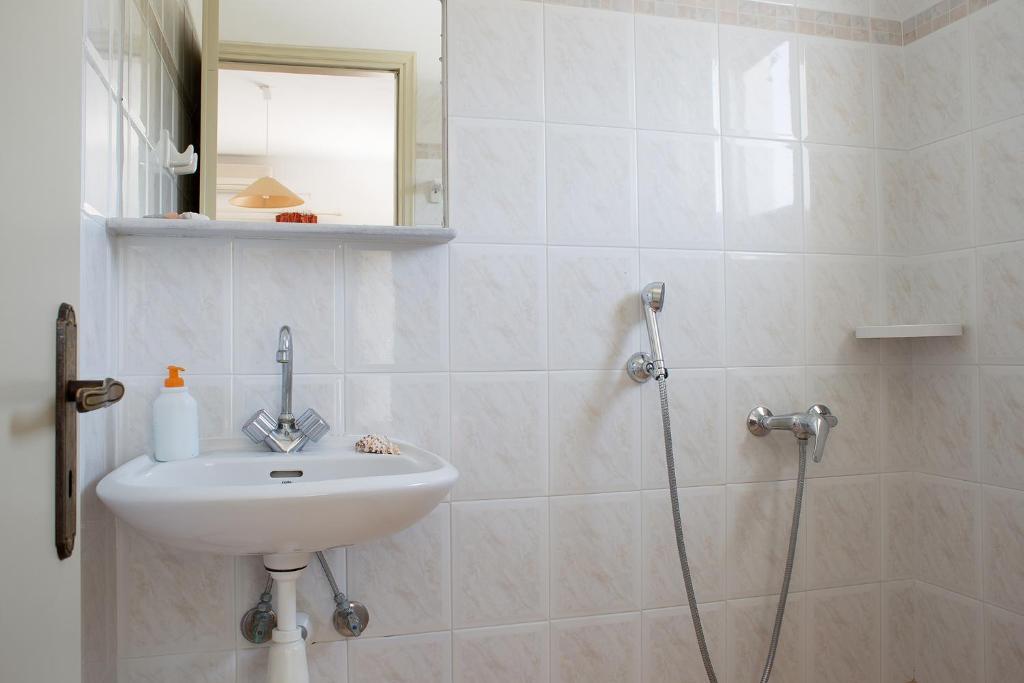 Marili Apartments Studios Parászporosz Kültér fotó